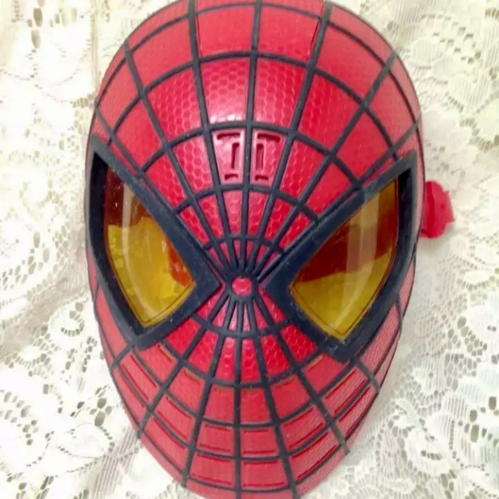 Amazing Spiderman Mask 10.5in x 7in x 4.5in